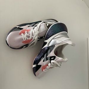 Adidas junior running sneakers in size 4